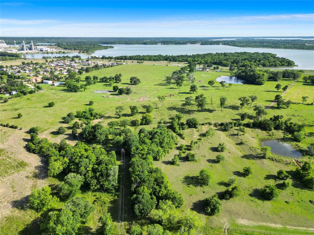 11250 Longstreet Road, Willis, TX 77318
