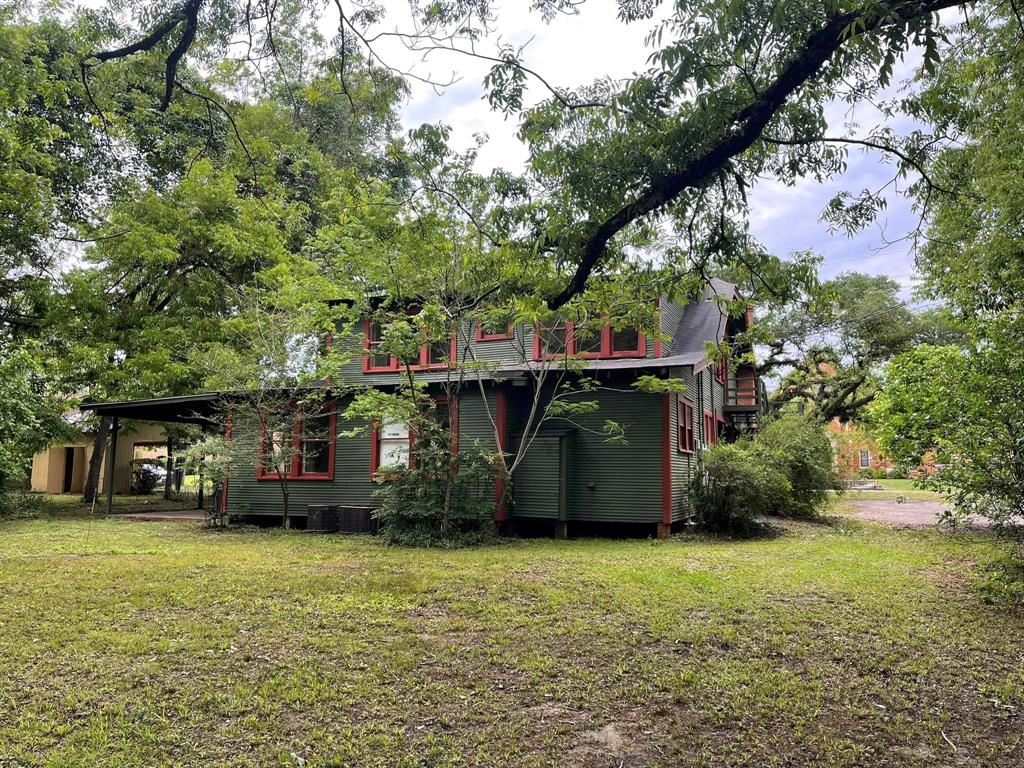 511 W Bluff St, Woodville, TX 75979