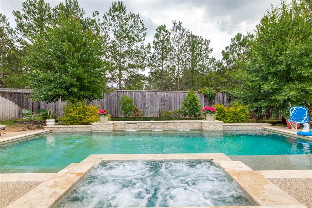 59 Birch Canoe Dr, Tomball, TX 77375
