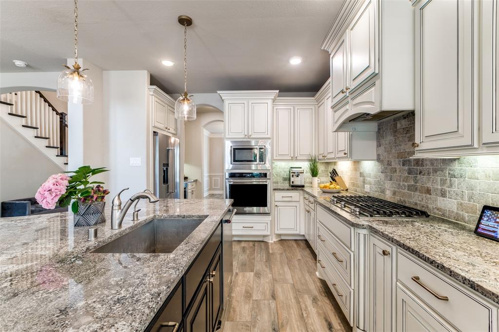 59 Birch Canoe Dr, Tomball, TX 77375