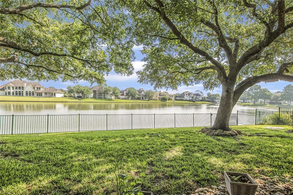 3911 Abbeywood Dr, Pearland, TX 77584