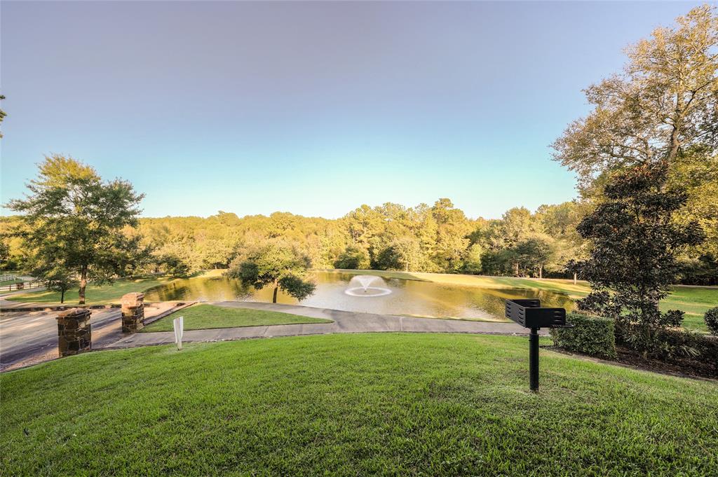 7357 Teaswood Drive, Conroe, TX 77304