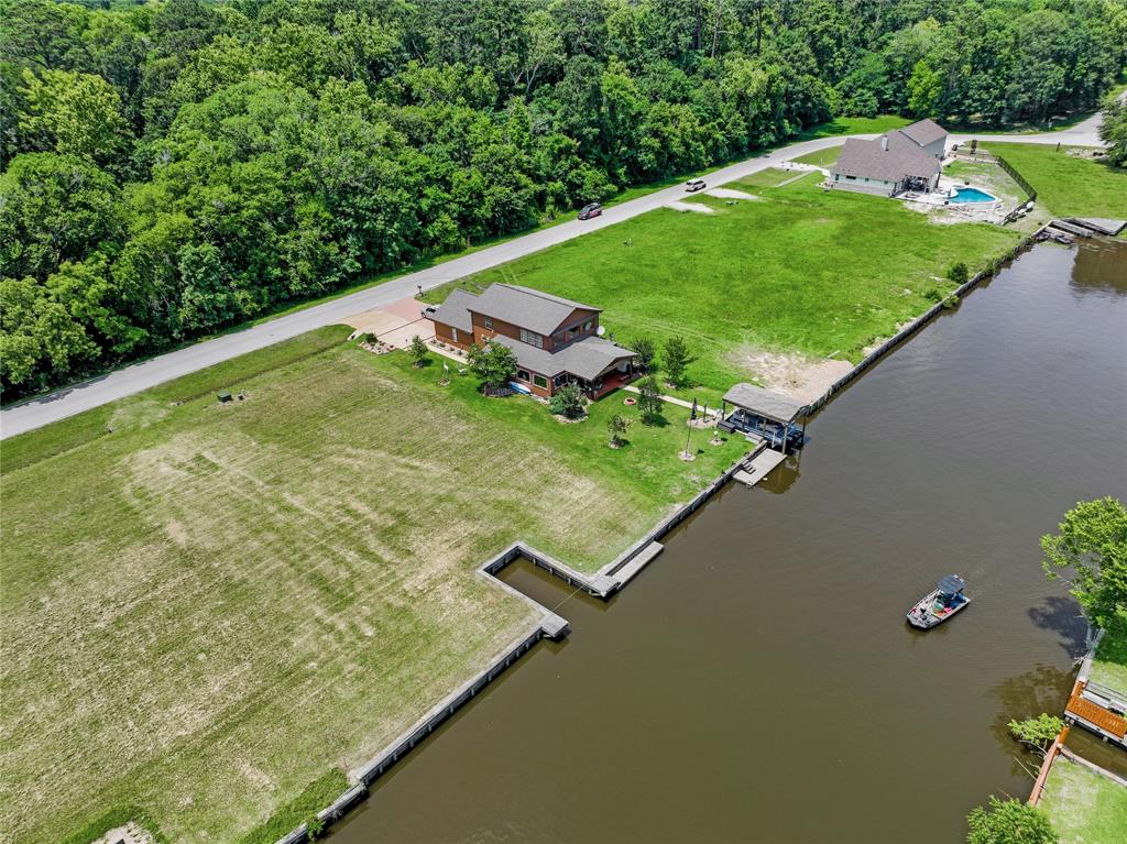 94 Wildwood Lake Dr, Huntsville, TX 77340