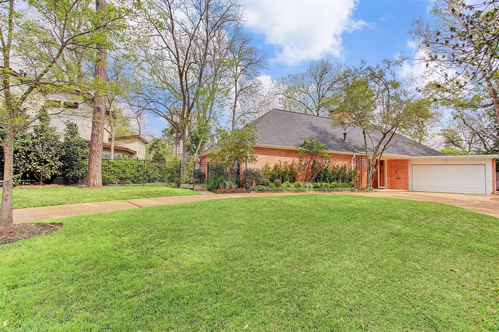 210 Pine Hollow Ln, Houston, TX 77056