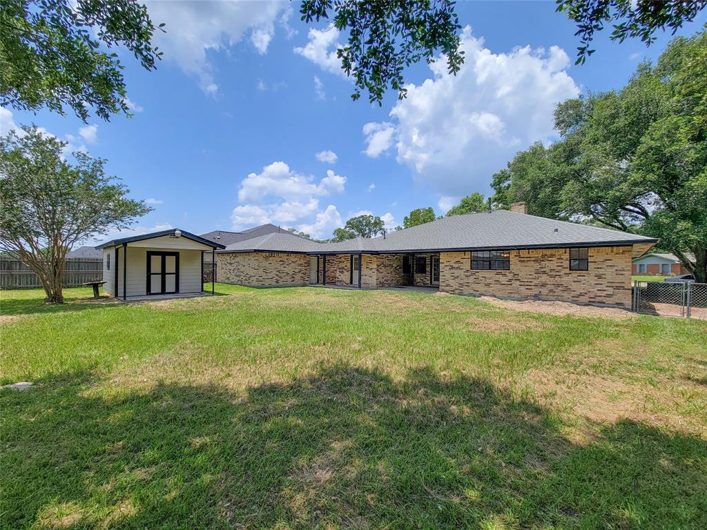 1410 Bell Oaks Dr, Bellville, TX 77418