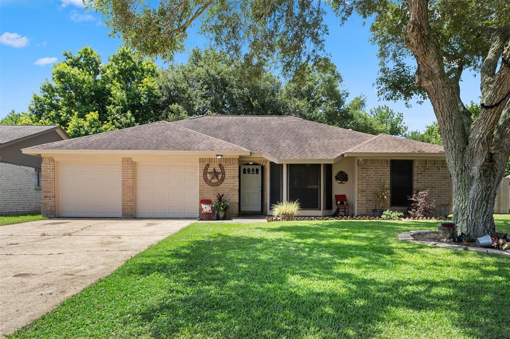 1320 Heather Ln, Angleton, TX 77515