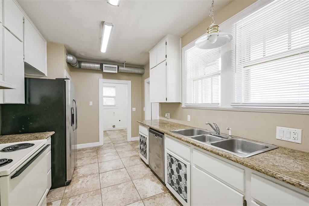 931 Laurel St, La Marque, TX 77568