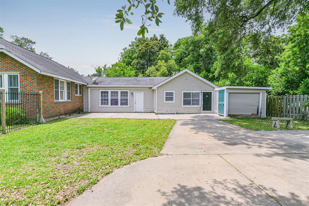 931 Laurel St, La Marque, TX 77568