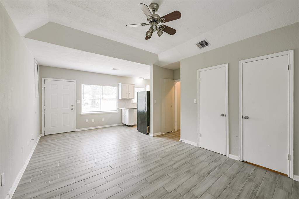 931 Laurel St, La Marque, TX 77568