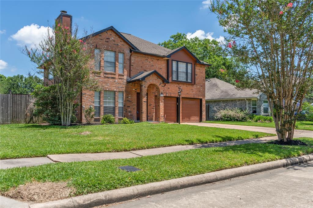 2922 Silent Dr, Sugar Land, TX 77498