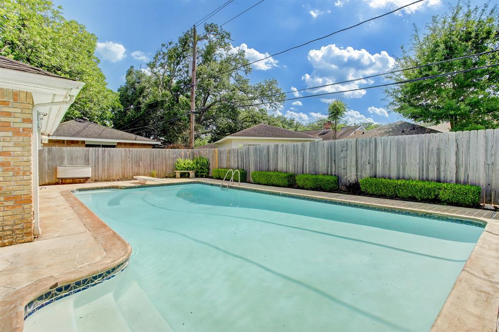 11006 Ashcroft Dr, Houston, TX 77096