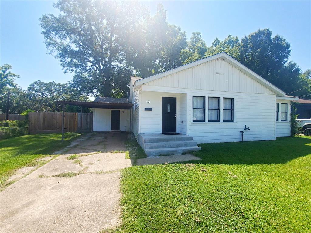 958 Milam St, Liberty, TX 77575