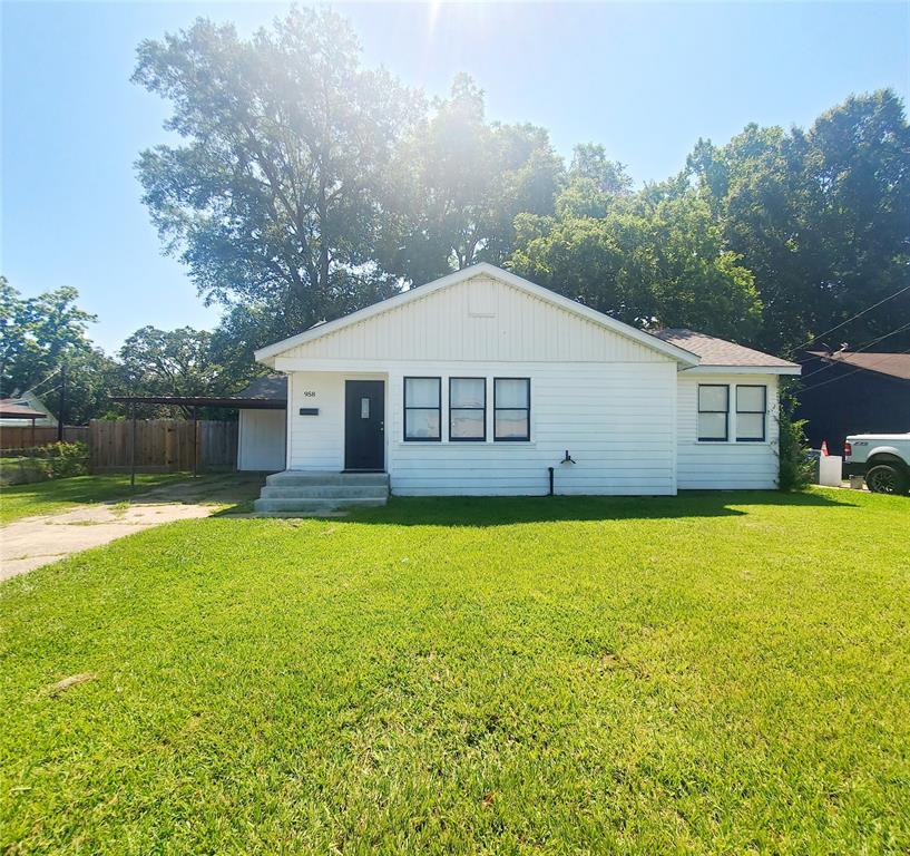 958 Milam St, Liberty, TX 77575