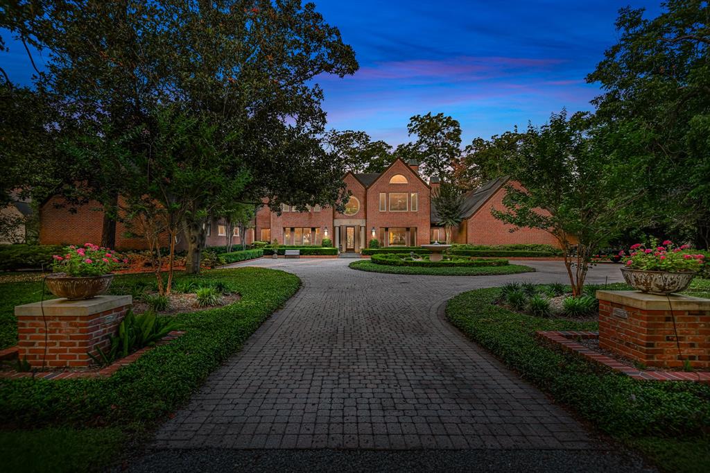 427 W Alkire Lake Drive, Sugar Land, TX 77478