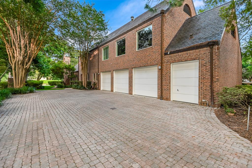 427 W Alkire Lake Drive, Sugar Land, TX 77478