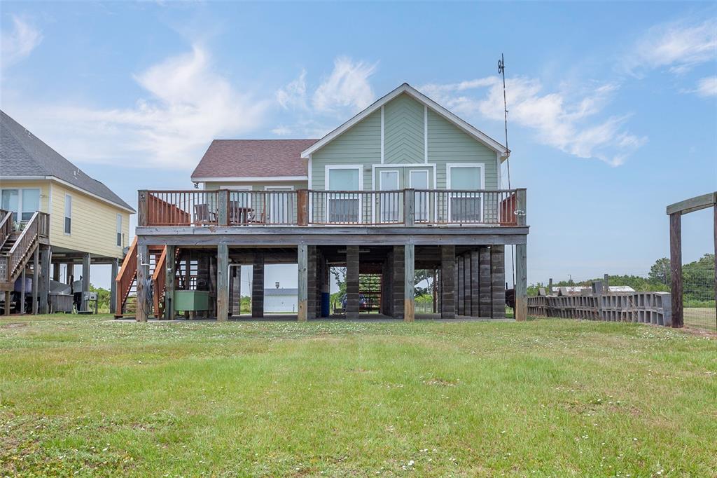 213 Heartfield Ln, Smith Point, TX 77514