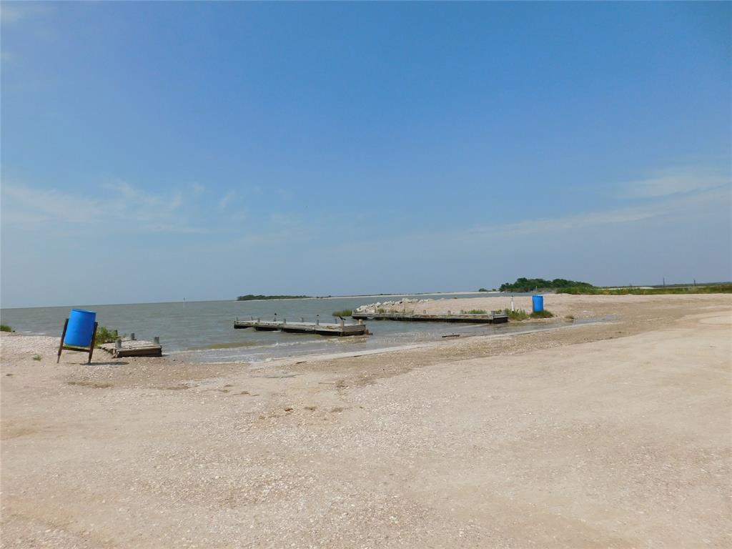 213 Heartfield Ln, Smith Point, TX 77514