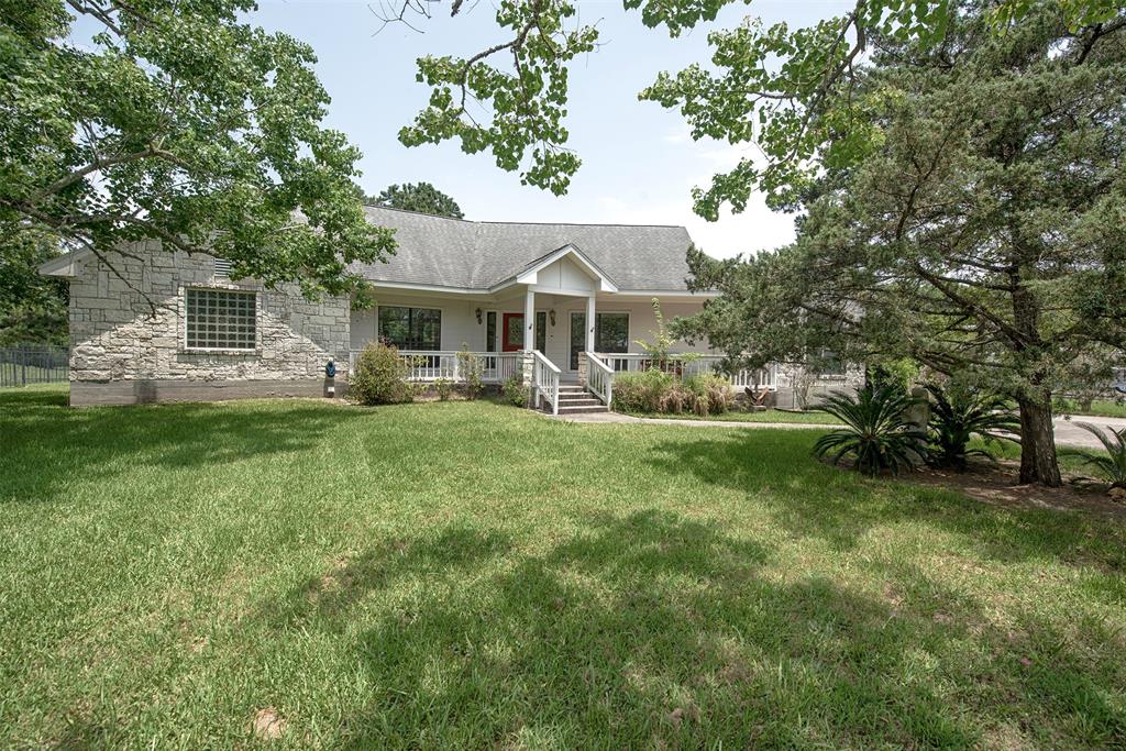 2381 Hughes Rd, Dickinson, TX 77539