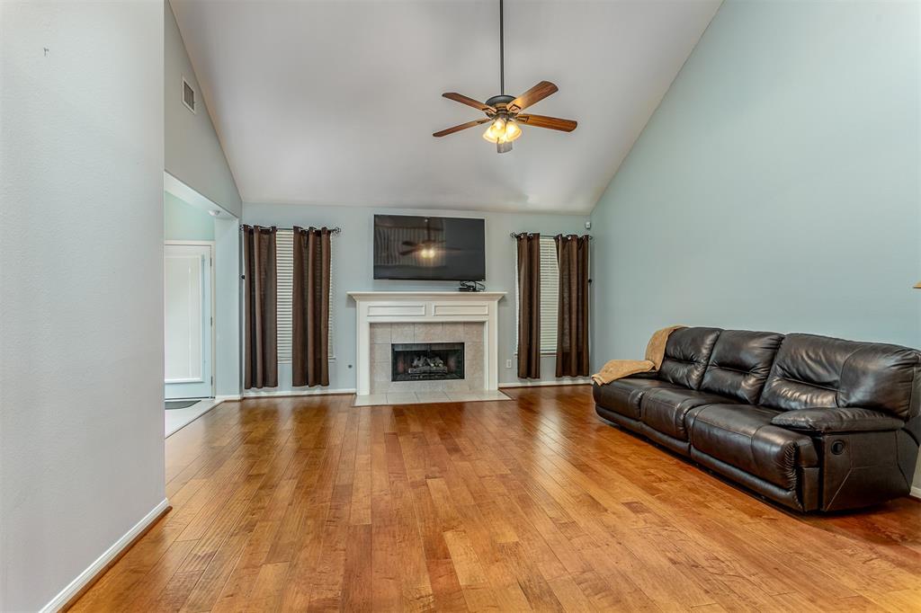 4914 Magnolia Cove Dr, Baytown, TX 77521