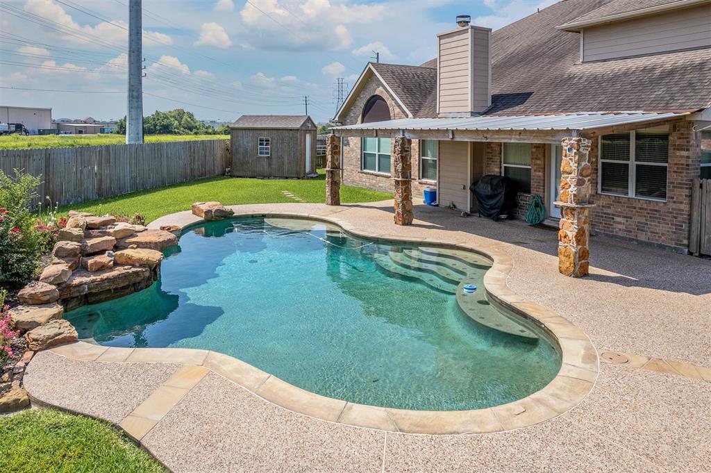 4914 Magnolia Cove Dr, Baytown, TX 77521