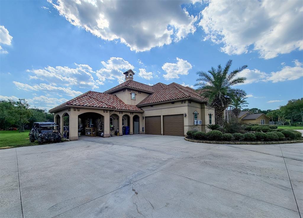 1819 Darby Ln, Fresno, TX 77545