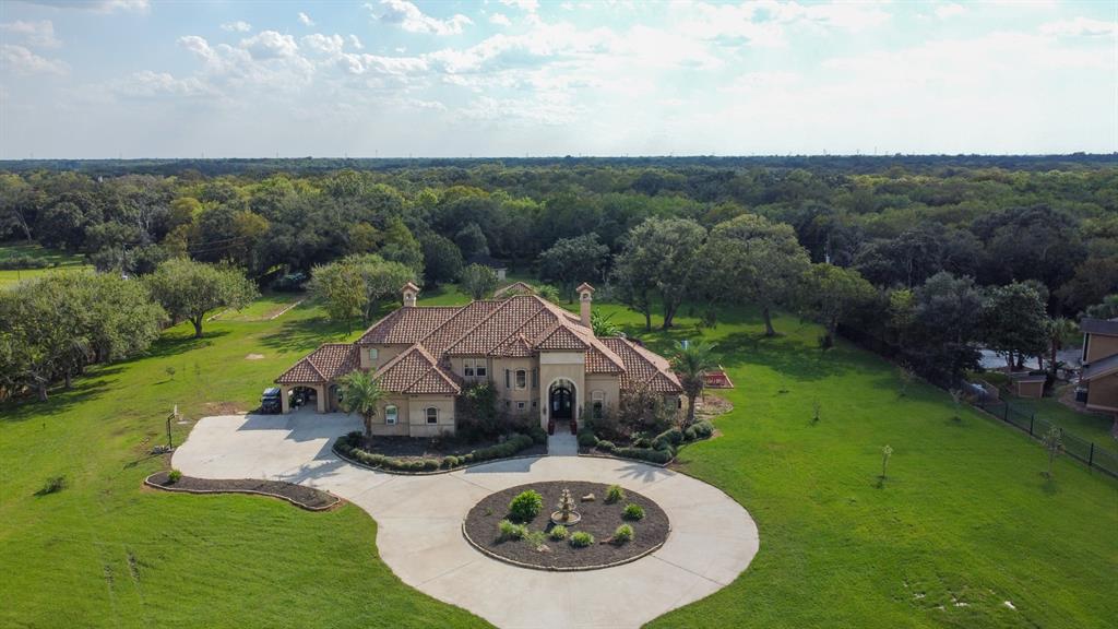 1819 Darby Ln, Fresno, TX 77545