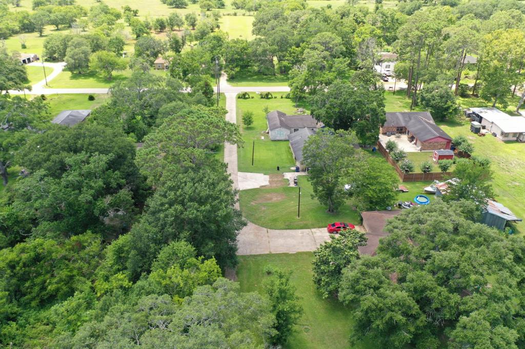 327 Primrose Rd, Jones Creek, TX 77541