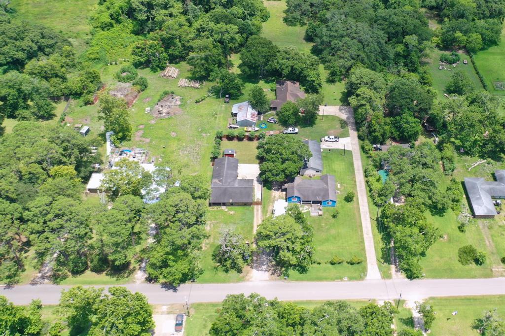 327 Primrose Rd, Jones Creek, TX 77541