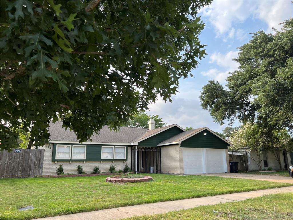 10422 Huntington Dale Drive, Houston, TX 77099