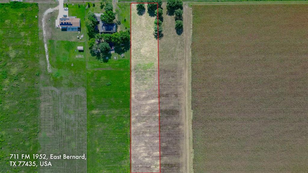 711 Tavener Rd, East Bernard, TX 77435