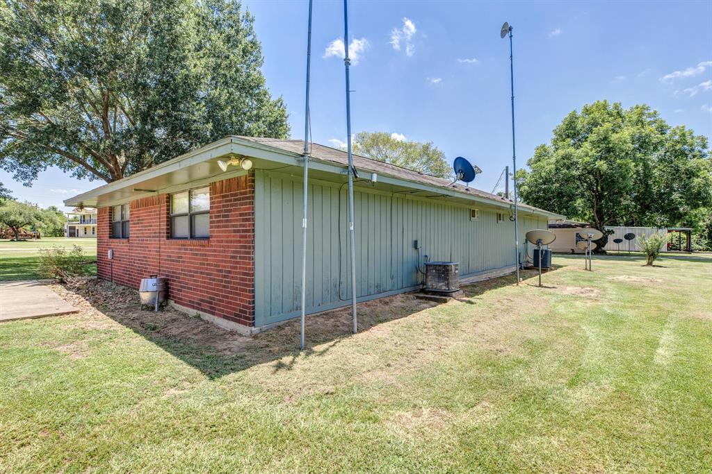 37557 Meadowview Dr, Hempstead, TX 77445