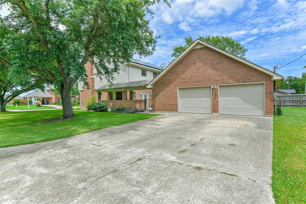 2415 Pilgrim Estates Dr, Texas City, TX 77590