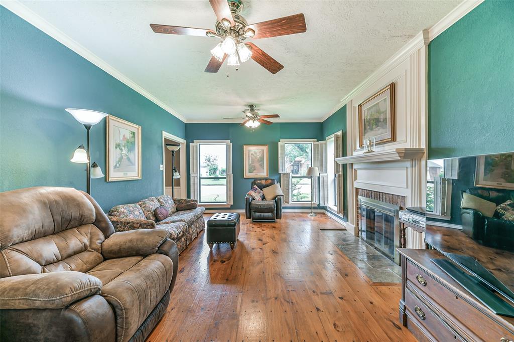 2415 Pilgrim Estates Dr, Texas City, TX 77590