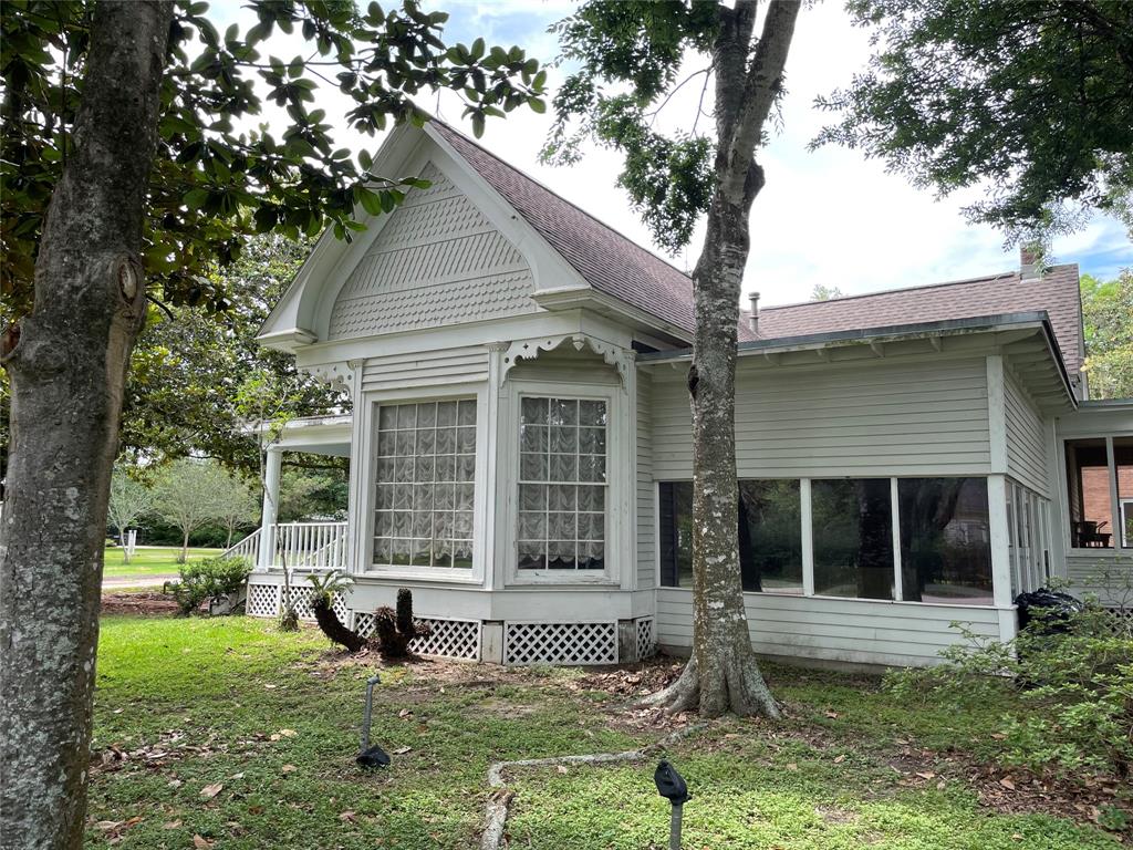 2421 Avenue G, Bay City, TX 77414