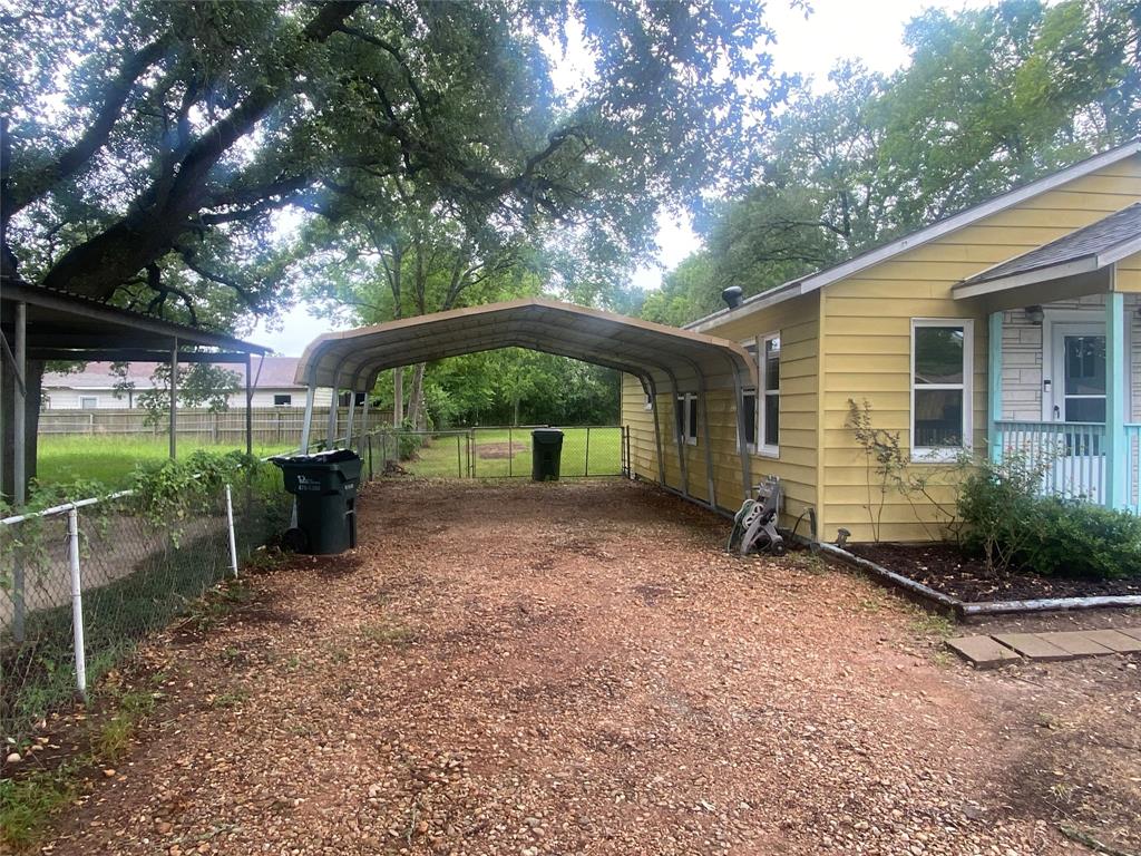 508 Columbus Rd, Sealy, TX 77474