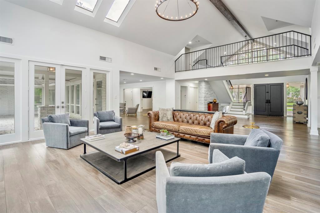 5524 Sturbridge Dr, Houston, TX 77056