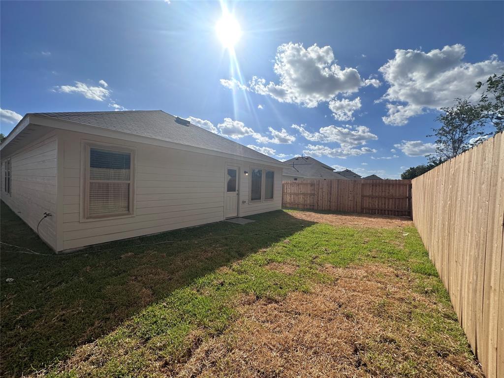 328 Riverwood Village Ln, Sealy, TX 77474