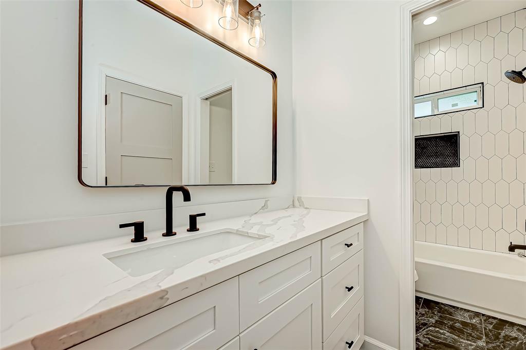 411 Vincent St, Houston, TX 77009