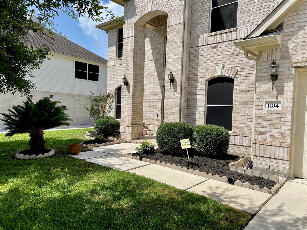 1104 Maxi Cir, Friendswood, TX 77546