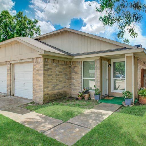 11107 Pender Ln, Houston, TX 77477
