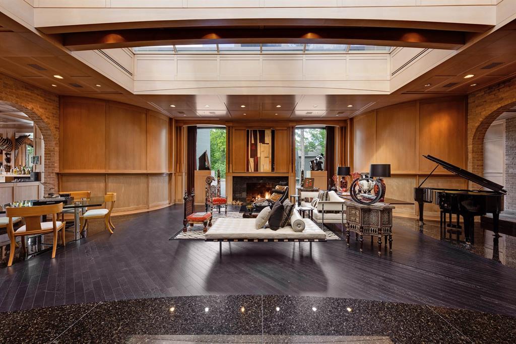 10105 Longwood Ct, Houston, TX 77024