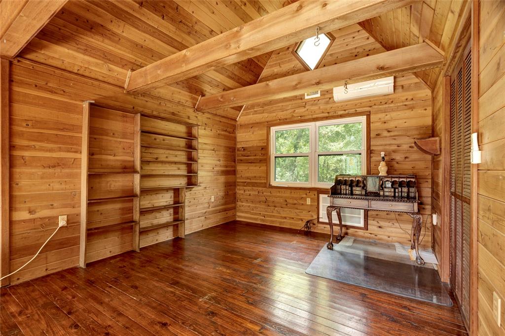 12447 Mill Creek Dr S, Plantersville, TX 77363