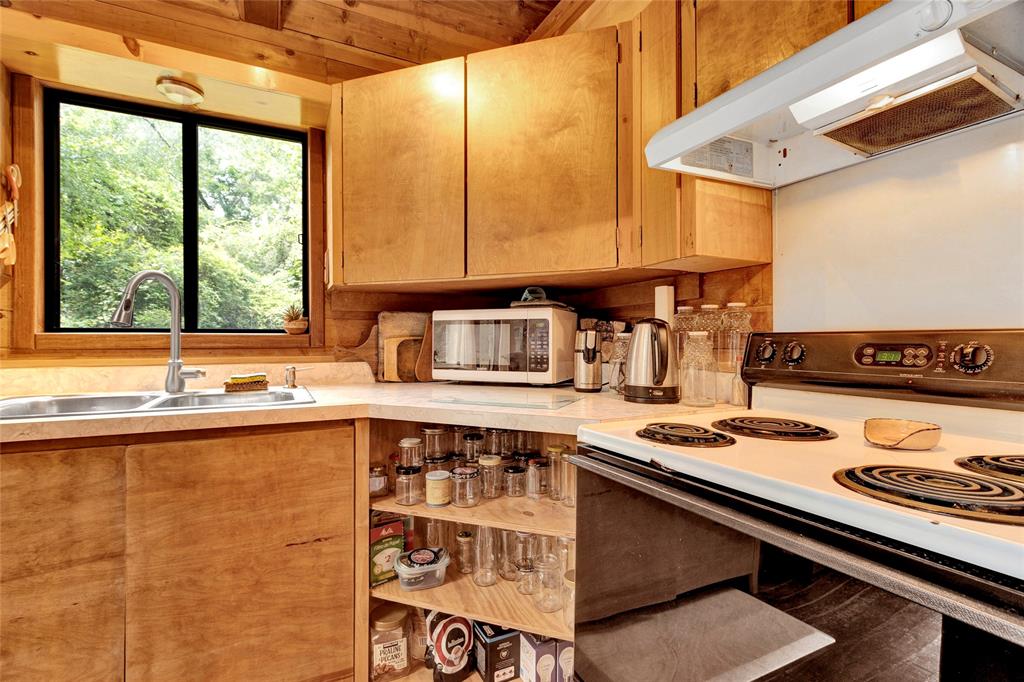 12447 Mill Creek Dr S, Plantersville, TX 77363