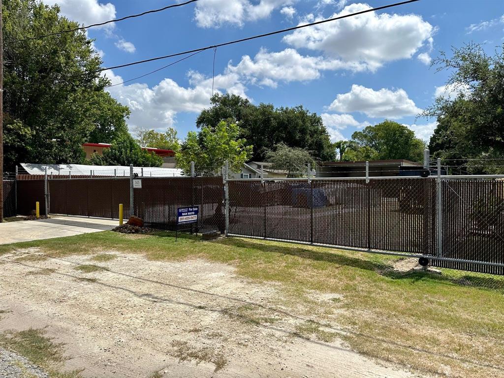 2625 Pansy St, Pasadena, TX 77503