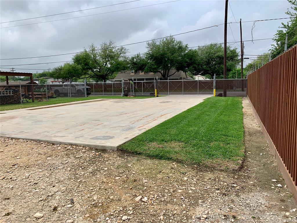 2625 Pansy St, Pasadena, TX 77503