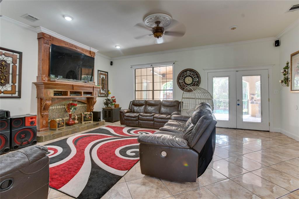 14131 Willis Waukegan Rd, Conroe, TX 77303