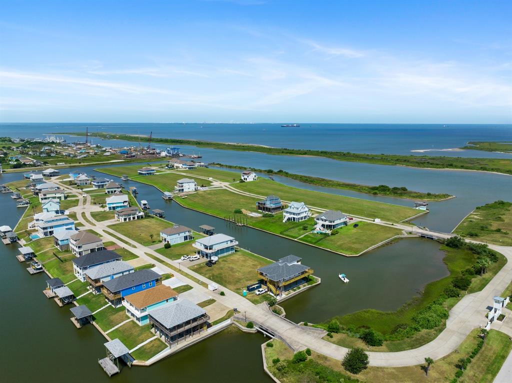 For Sale 1909 Laguna Harbor Estate Boulevard, Port Bolivar, TX 77650