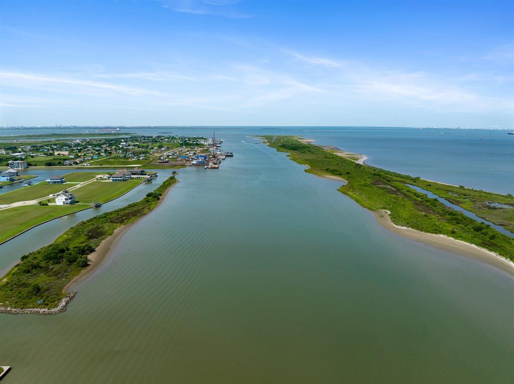 For Sale 1909 Laguna Harbor Estate Boulevard, Port Bolivar, TX 77650
