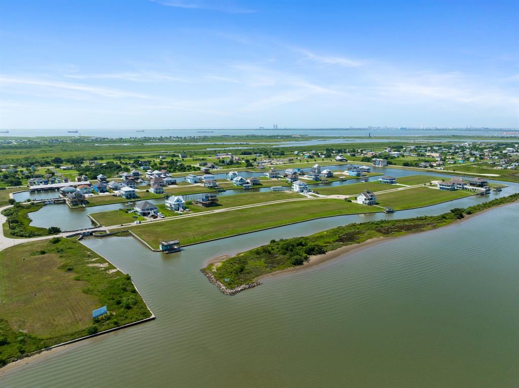 For Sale 1909 Laguna Harbor Estate Boulevard, Port Bolivar, TX 77650