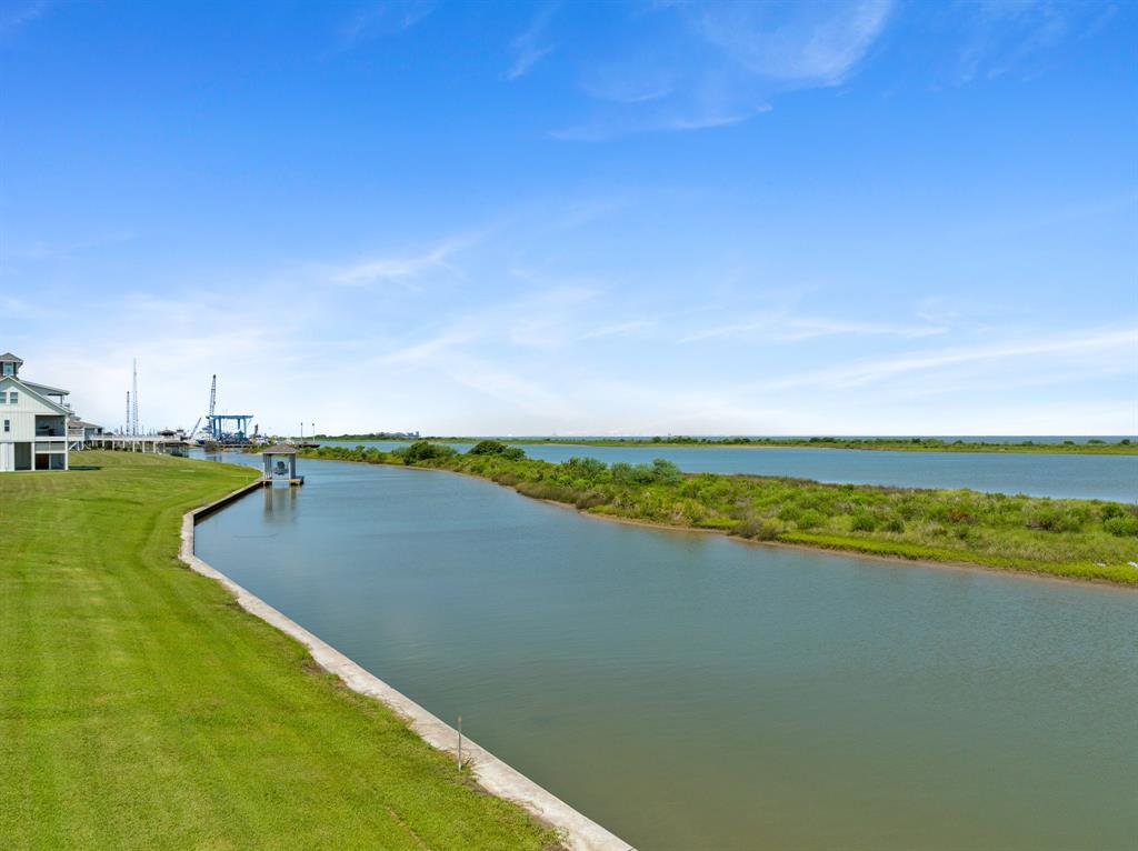 For Sale 1909 Laguna Harbor Estate Boulevard, Port Bolivar, TX 77650